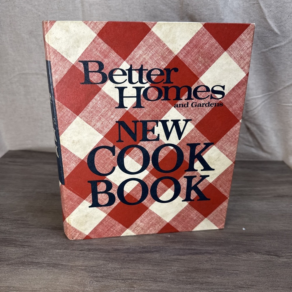 Better Homes Gardens New‎ Cook Book Vintage Ring Bound 1971 Printing Displayed